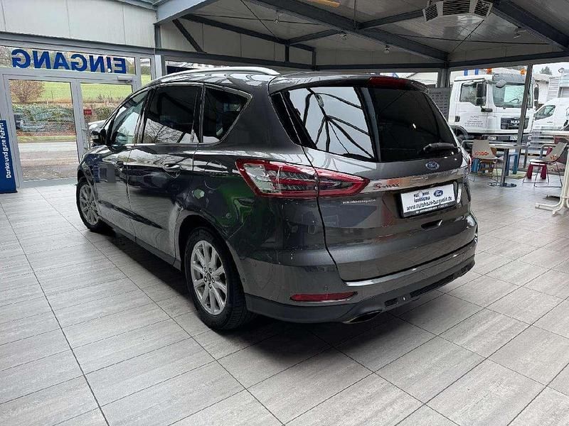 Gebraucht Ford S-MAX Titanium 239 PS (175 kW) 2017 Grau Van / Kleinbus