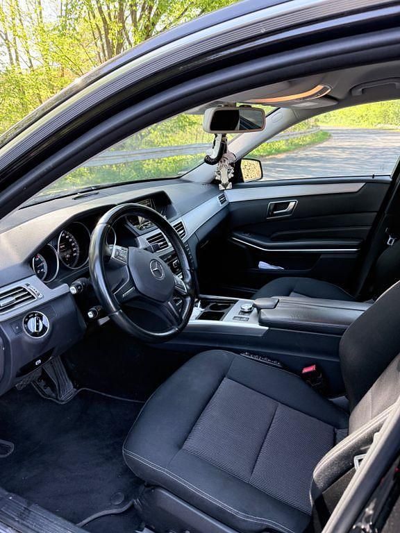 Gebraucht Mercedes E220 Edition 170 PS (125 kW) 2014 Schwarz Limousine
