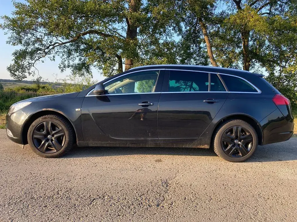 Gebraucht Opel Insignia 160 PS (117 kW) 2011 Schwarz Kombi