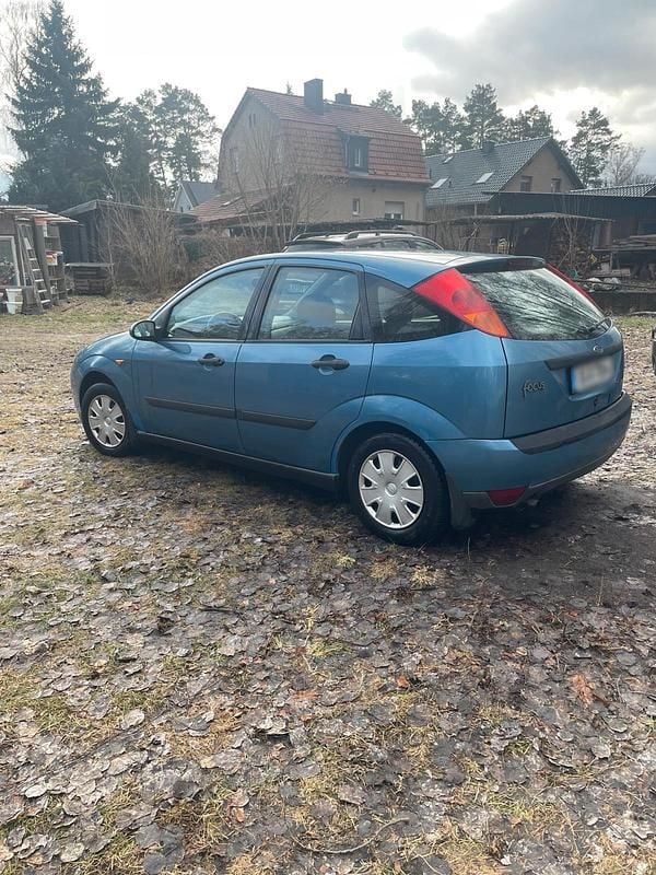 Gebraucht Ford Focus 101 PS (74 kW) 2001 Blau Kleinwagen