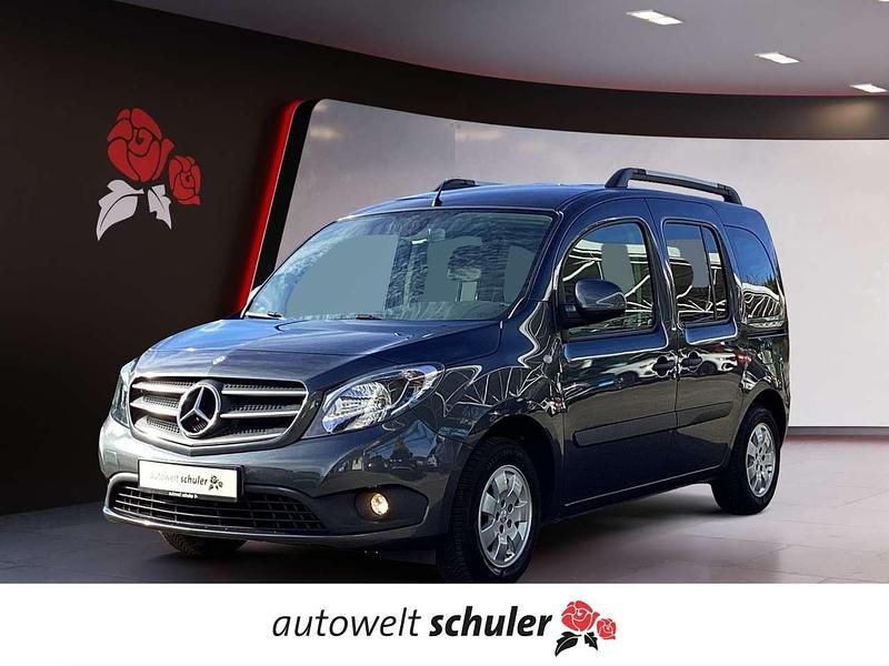 Tenoritgrau metallic Gebraucht 2018 Mercedes Citan 111 Edition Kombi | 14.849 € (Fairer Preis) - Bild 1/4
