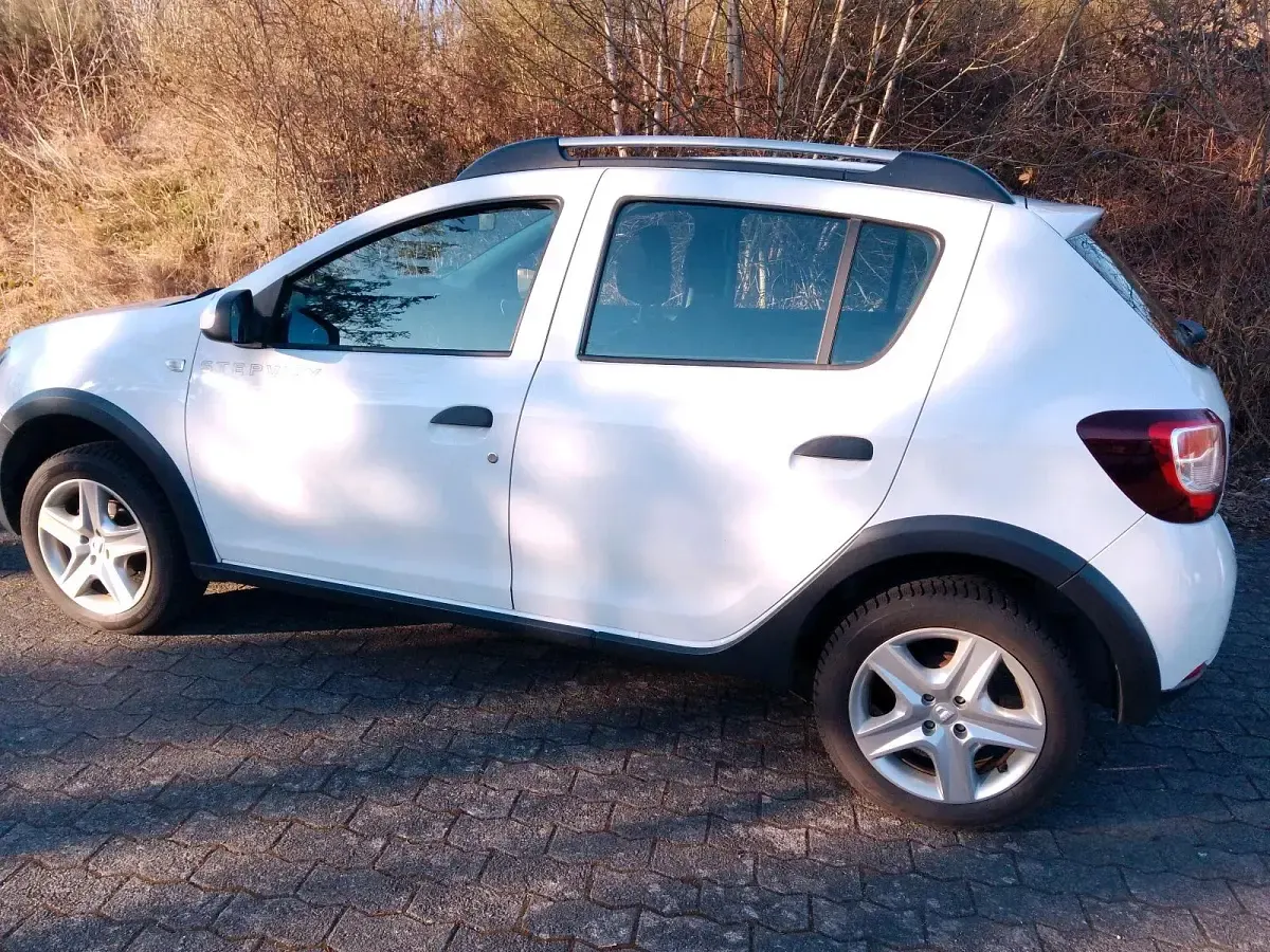 Gebraucht Dacia Sandero Stepway 95 PS (69 kW) 2013 Weiß Kleinwagen