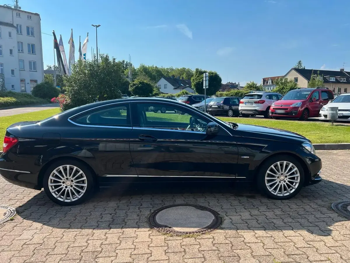 Gebraucht Mercedes C220 170 PS (125 kW) 2012 Schwarz Coupé