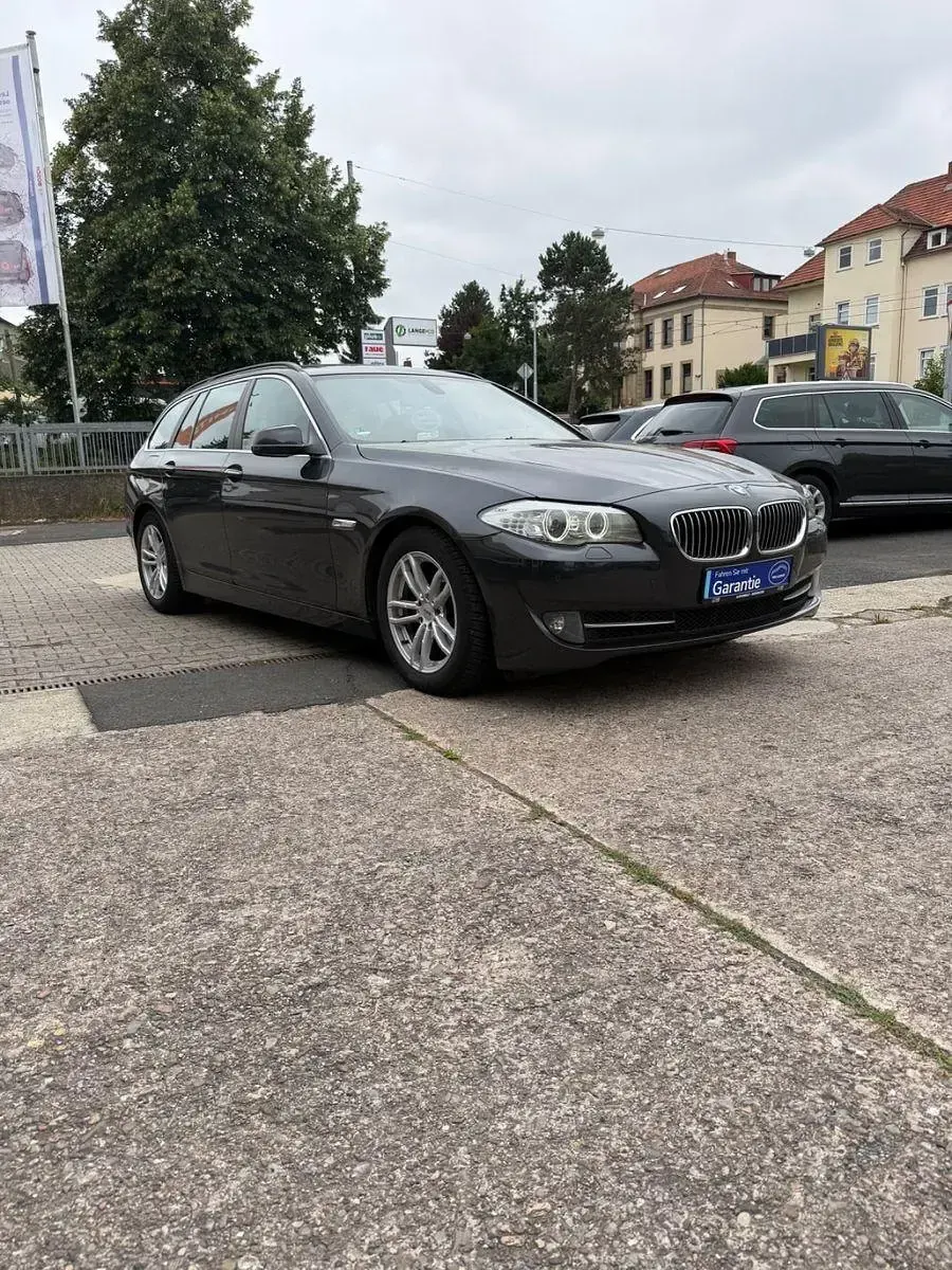 Gebraucht BMW 520 184 PS (135 kW) 2013 Grau Kombi