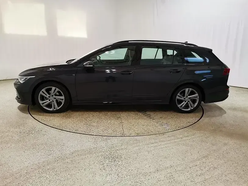 Gebraucht VW Golf VIII R-line 150 PS (110 kW) 2022 Uranograu Kombi