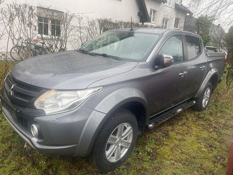 Gebraucht Mitsubishi L200 Plus 181 PS (133 kW) 2017 Grau Pickup