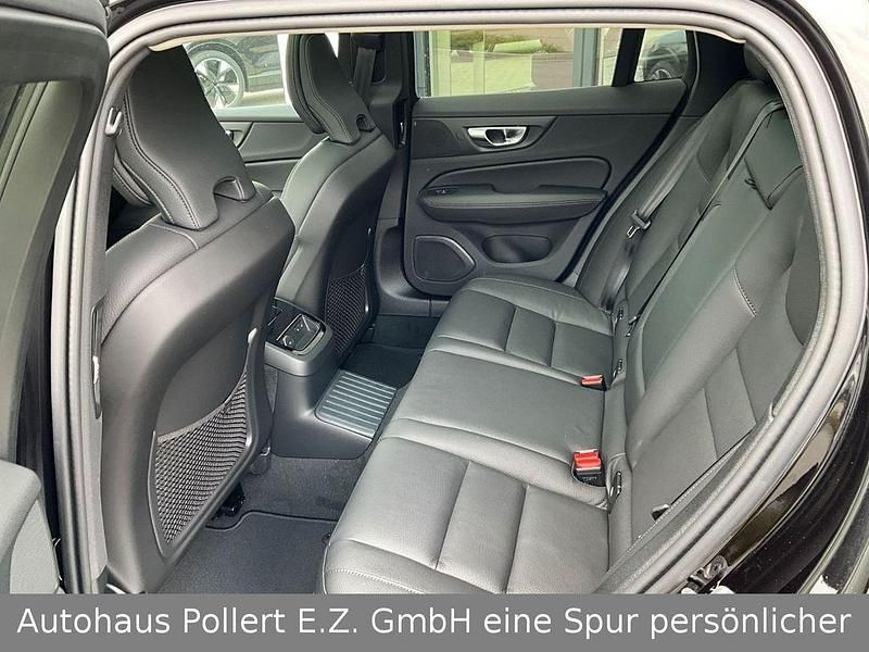 Gebraucht Volvo V60 Plus 257 PS (189 kW) 2025 Schwarz Kombi