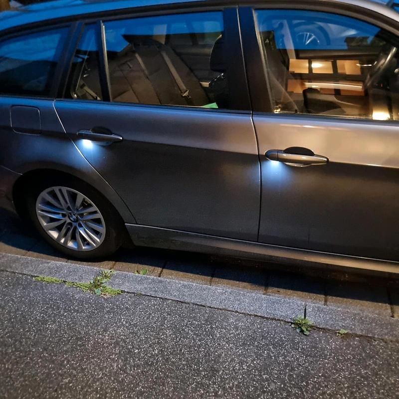 Grau Gebraucht 2012 BMW 318 Comfort Edition Kombi | 5.800 € (Fairer Preis) - Bild 1/4