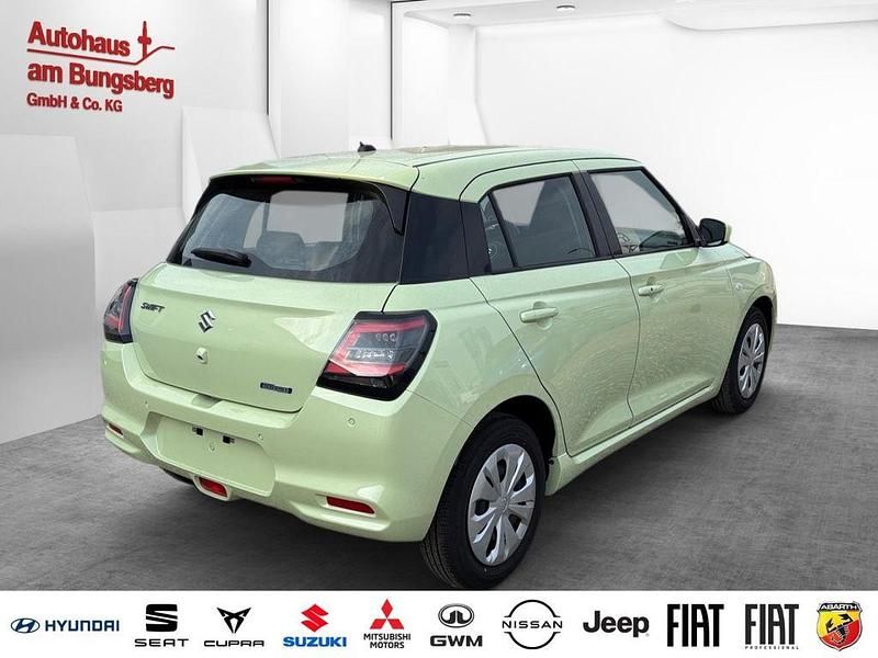 Neu Suzuki Swift Club 83 PS (61 kW) 2025 Gelb Kleinwagen