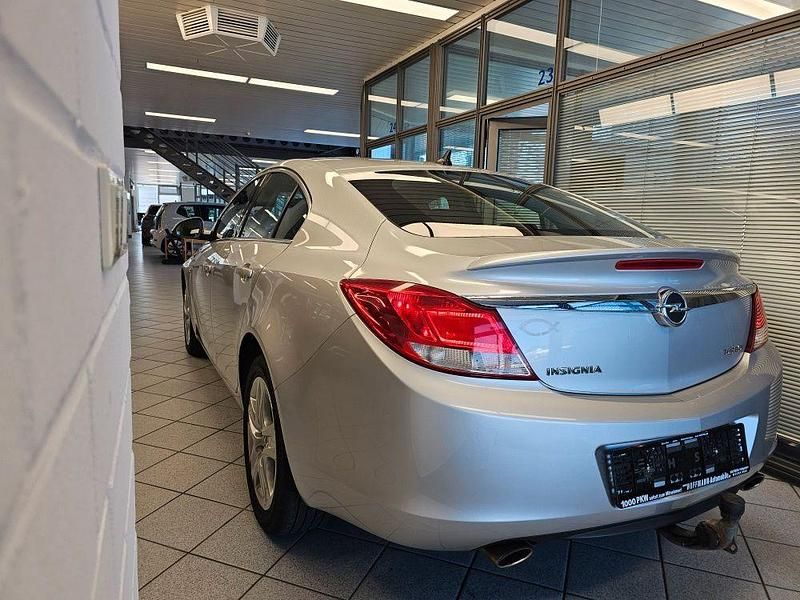 Gebraucht Opel Insignia Edition 179 PS (131 kW) 2009 Silbermet. (metallic) Limousine