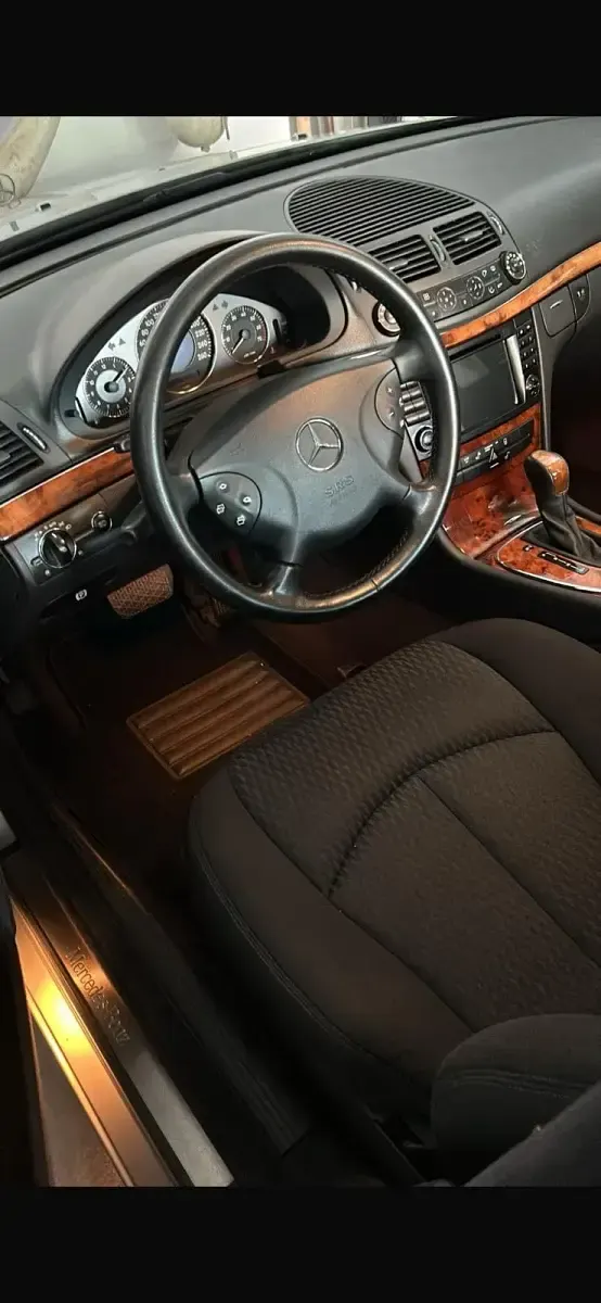 Gebraucht Mercedes E200 163 PS (119 kW) 2002 Silber Limousine