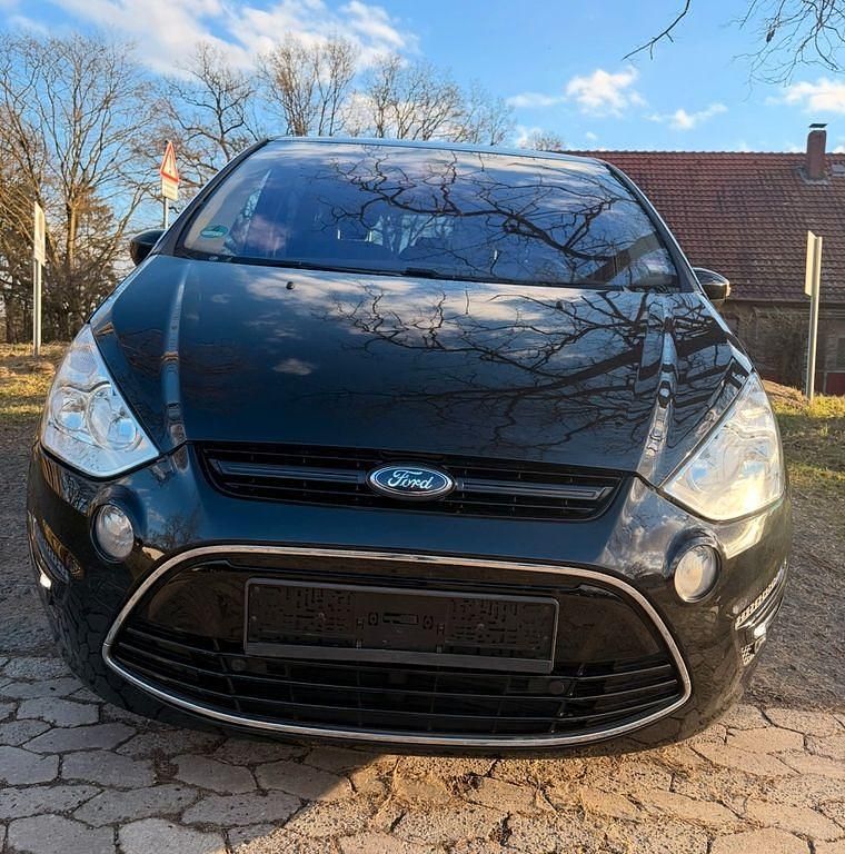Gebraucht Ford S-MAX Titanium 140 PS (102 kW) 2012 Schwarz Van / Kleinbus