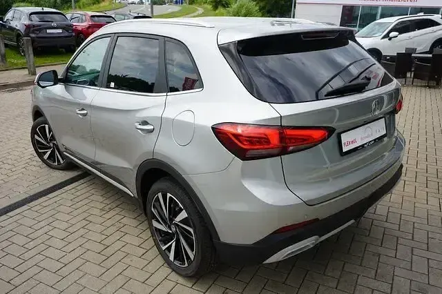 Neu MG ZS Luxury 197 PS (144 kW) 2026 Silber SUV