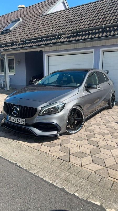 Grau Gebraucht 2018 Mercedes A45 AMG AMG Limousine | 28.900 € (Teuer) - Bild 1/4