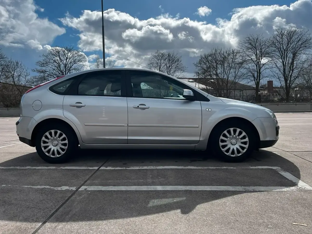 Używany Ford Focus 116 KM (85 kW) 2008 Srebrny Sedan/Limuzyna
