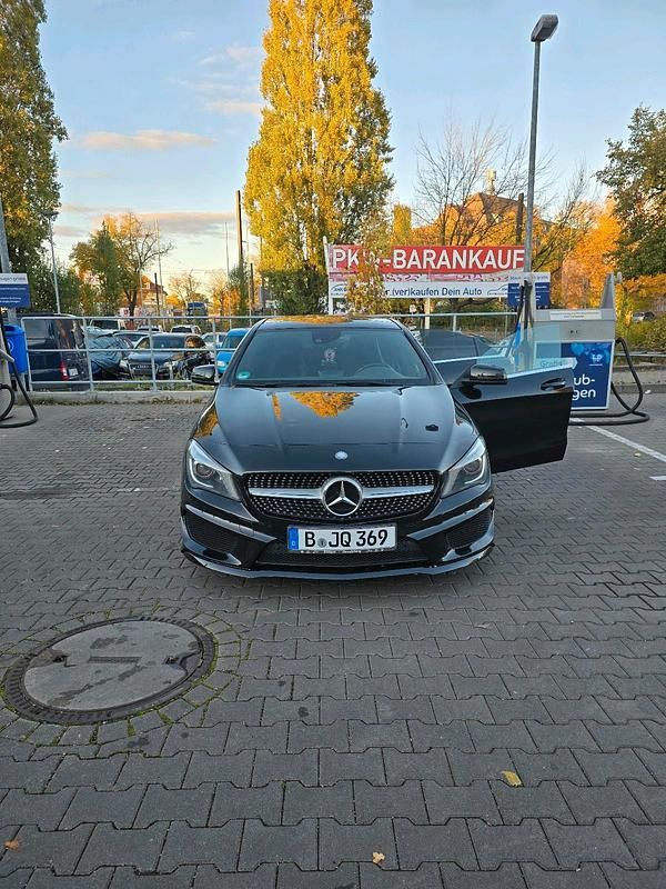 Schwarz Gebraucht 2013 Mercedes CLA250 AMG line Limousine | 18.500 € (Fairer Preis) - Bild 1/4