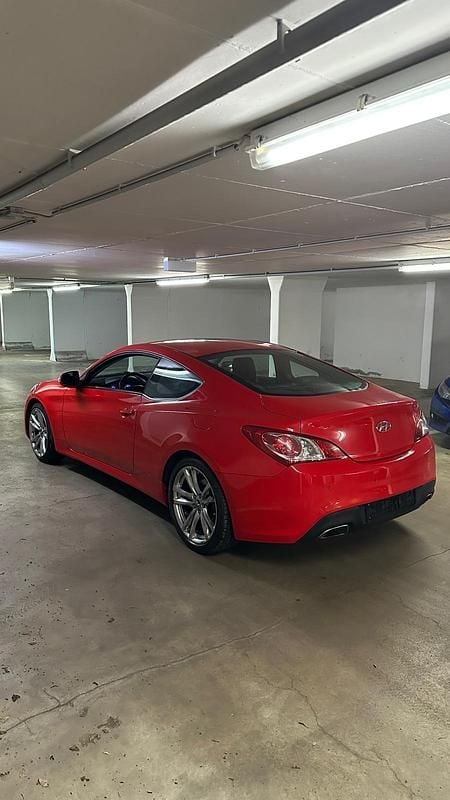 Gebraucht Hyundai Genesis 303 PS (222 kW) 2011 Rot Coupé