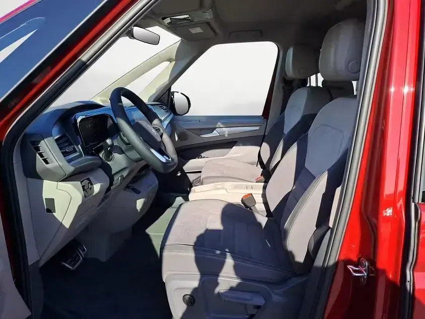 Usado VW Multivan Life 150 HP (110 kW) 2025 Vermelho Monovolume