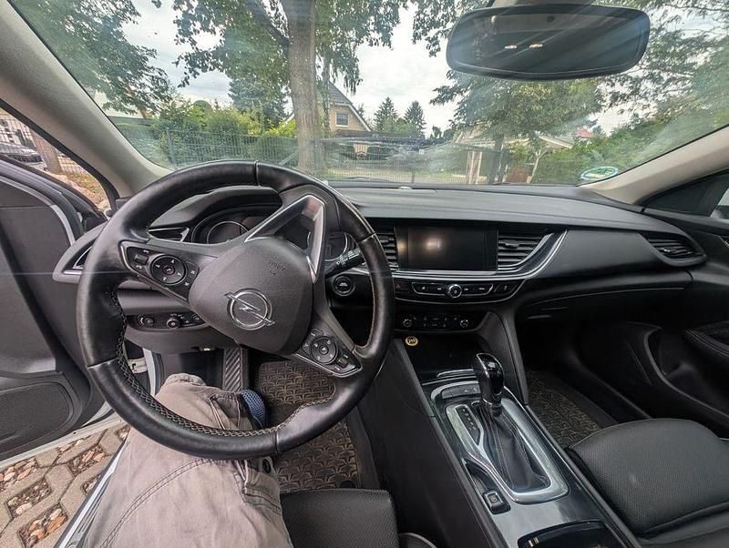 Weiß Gebraucht 2018 Opel Insignia Sport Kombi | 7.850 € (Superpreis) - Bild 1/4