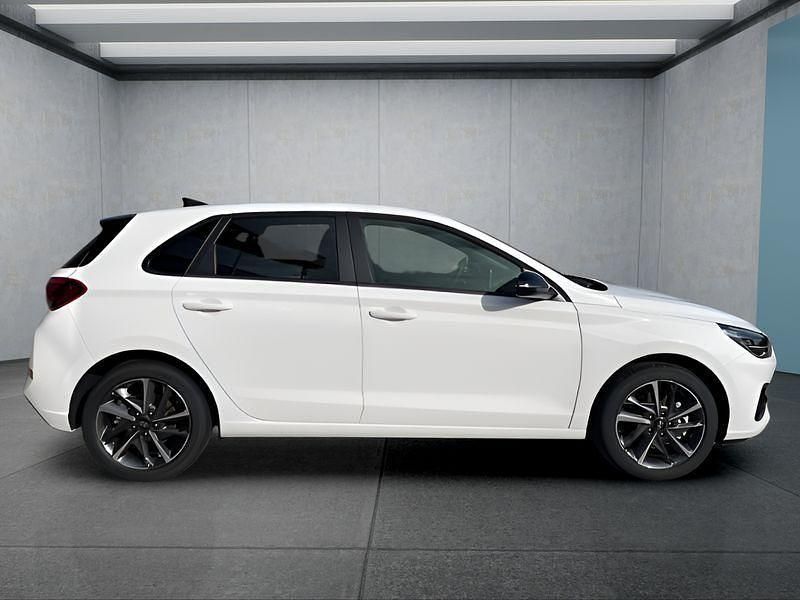 Neu Hyundai i30 Advantage 101 PS (74 kW) 2025 Weiß Kleinwagen