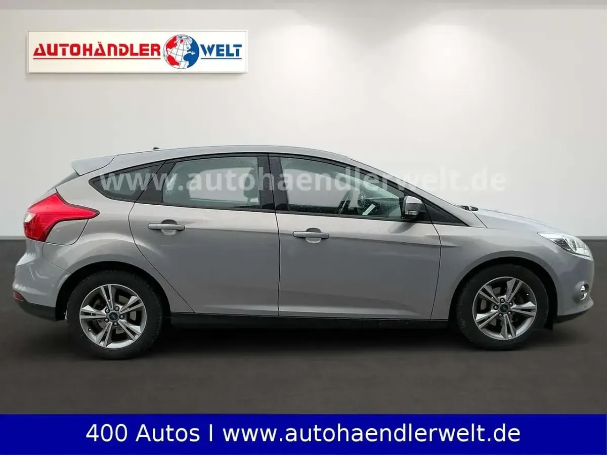 Usado Ford Focus Champions Edition 125 CV (91 kW) 2013 Gris Berlina