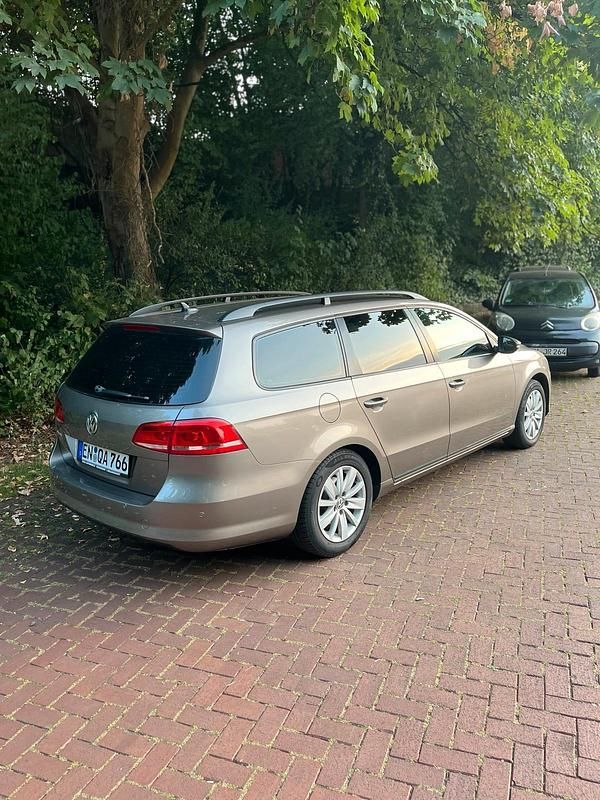Braun Gebraucht 2011 VW Passat Kombi | 8.000 € (Fairer Preis) - Bild 1/4