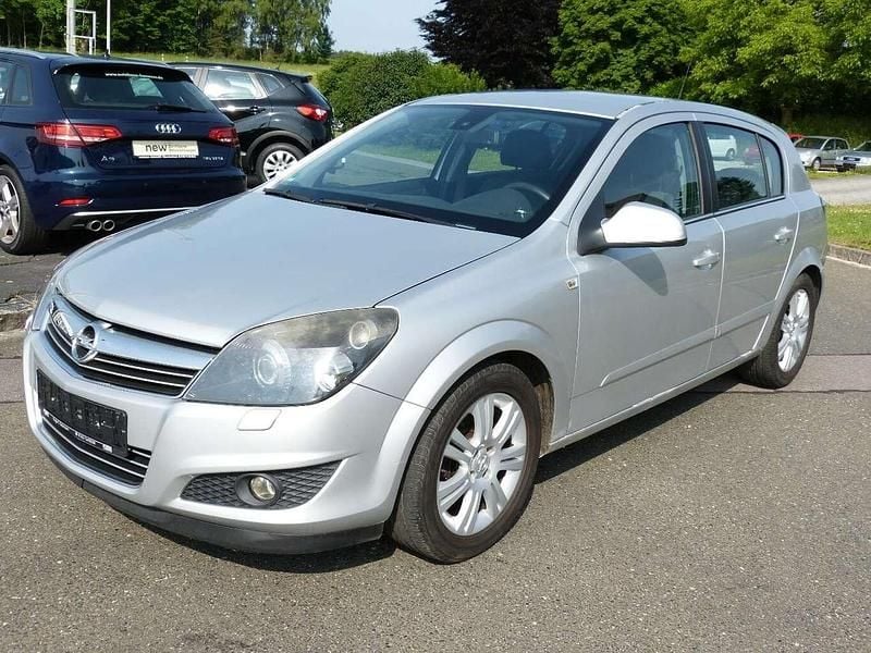 Gebraucht Opel Astra 90 PS (66 kW) 2009 Silber Limousine