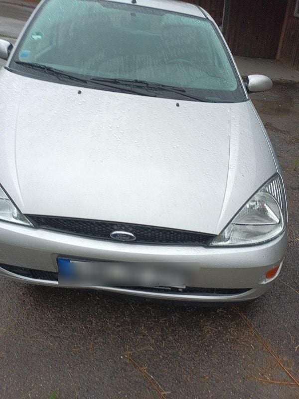 Grau Gebraucht 2001 Ford Focus Kleinwagen | 1.200 € (Guter Preis) - Bild 1/4