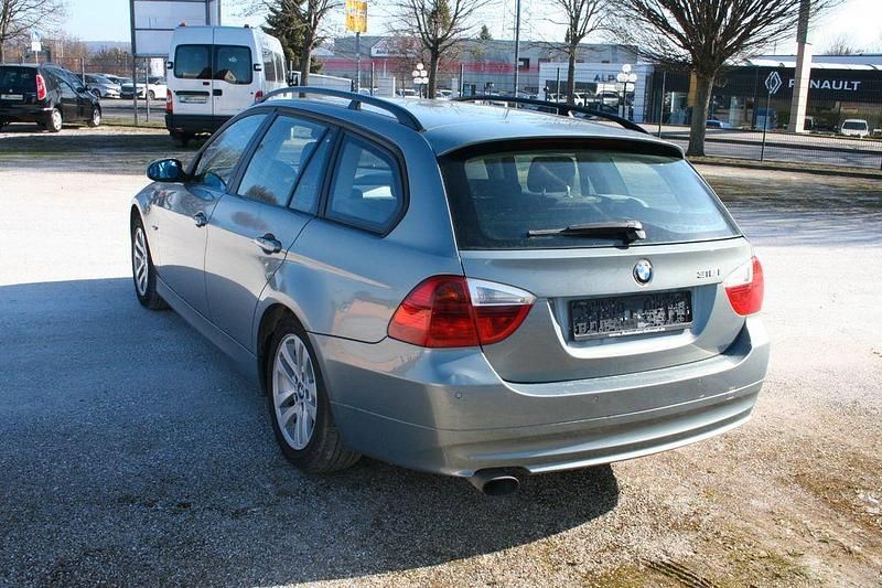 Gebraucht BMW 318 143 PS (105 kW) 2008 Grau Kombi