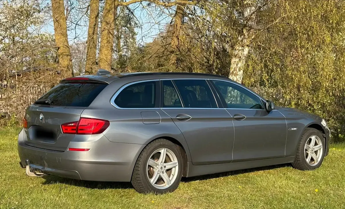 Gebraucht BMW 530 258 PS (189 kW) 2012 Grau Kombi