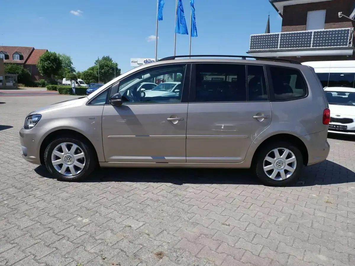 Gebraucht VW Touran Match 140 PS (102 kW) 2012 Titanium beige metallic Van / Kleinbus