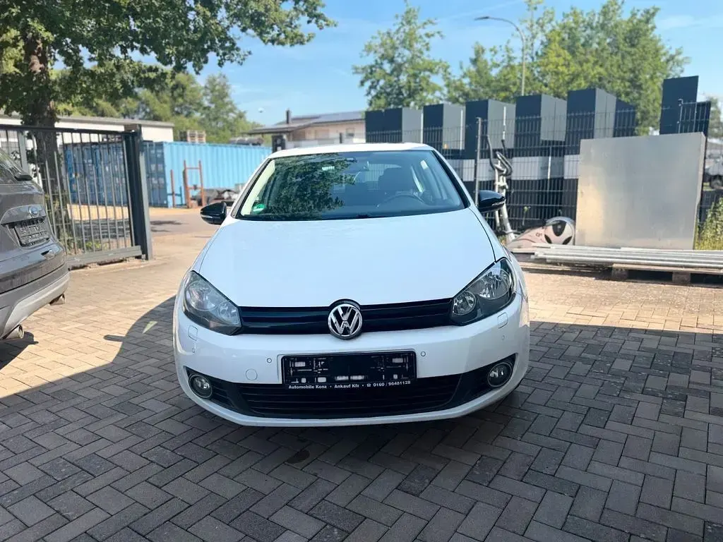 Gebraucht VW Golf VI Match 122 PS (89 kW) 2012 Weiß Kleinwagen