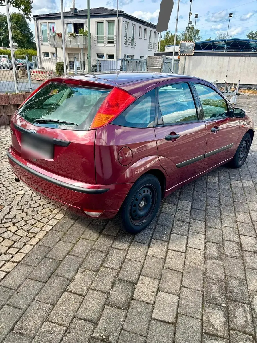 Gebraucht Ford Focus 101 PS (74 kW) 2004 Rot Limousine