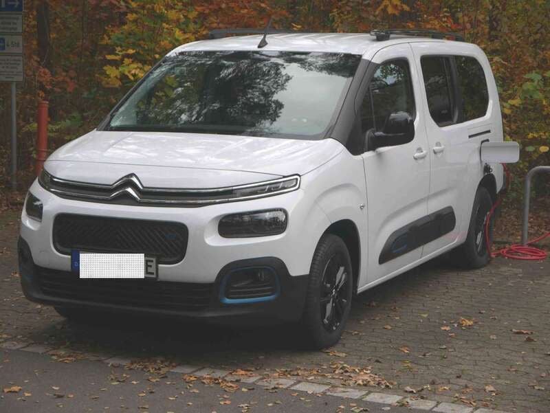 Weiß Gebraucht 2023 Citroën e-Berlingo Shine Van / Kleinbus | 28.000 € (Teuer) - Bild 1/4