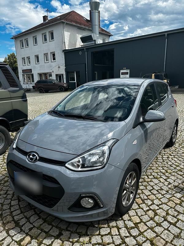 Grau Gebraucht 2014 Hyundai i10 Kleinwagen | 6.250 € (Fairer Preis) - Bild 1/4