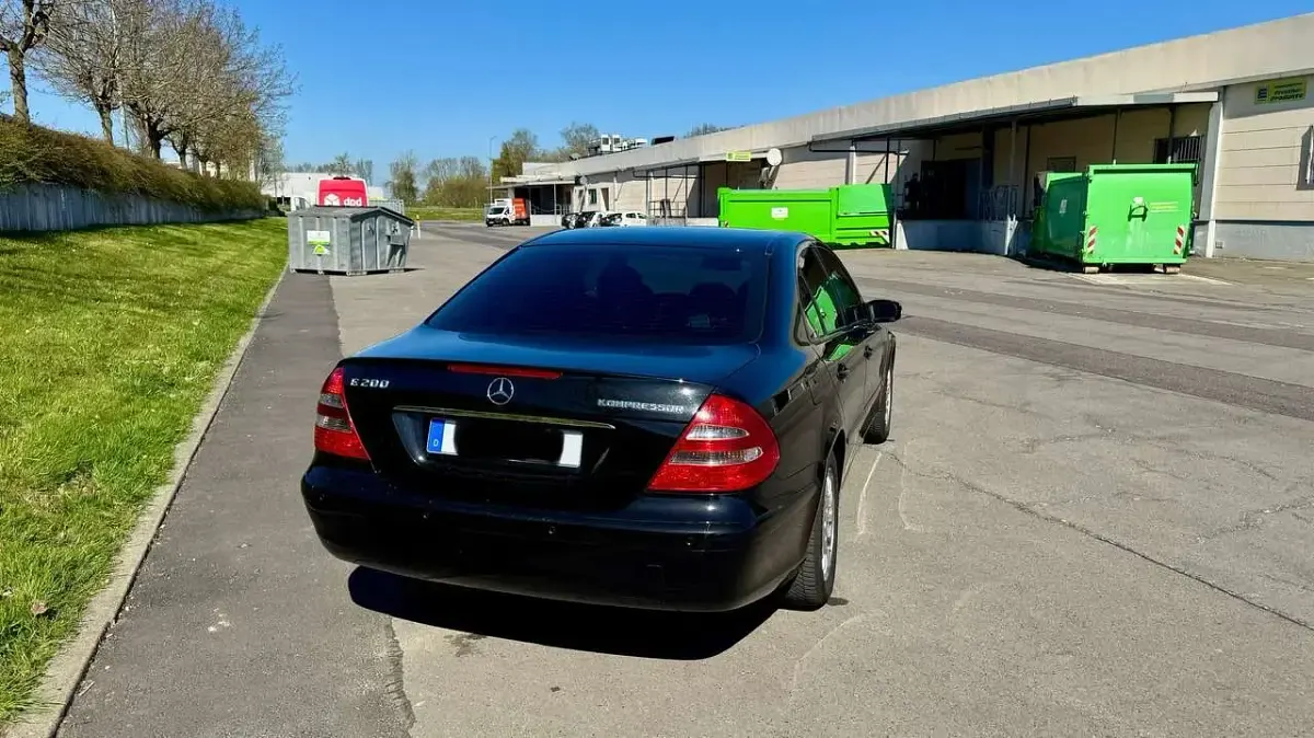 Gebraucht Mercedes E200 Classic 163 PS (119 kW) 2005 Limousine
