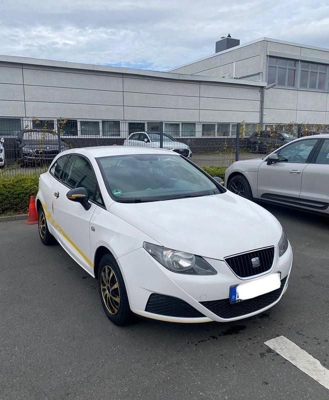 Weiß Gebraucht 2009 Seat Ibiza Design Kleinwagen | 2.800 € (Fairer Preis) - Bild 1/4