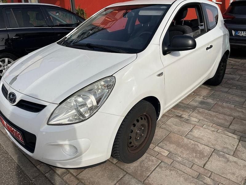 Gebraucht Hyundai i20 Edition 77 PS (56 kW) 2011 Weiß Kleinwagen