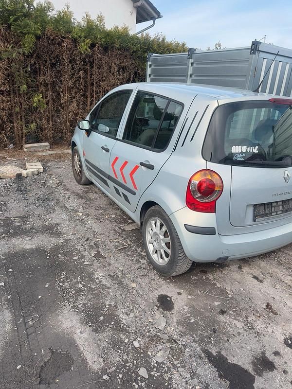 Usata Renault Modus 70 CV (51 kW) 2005 Argento Monovolume