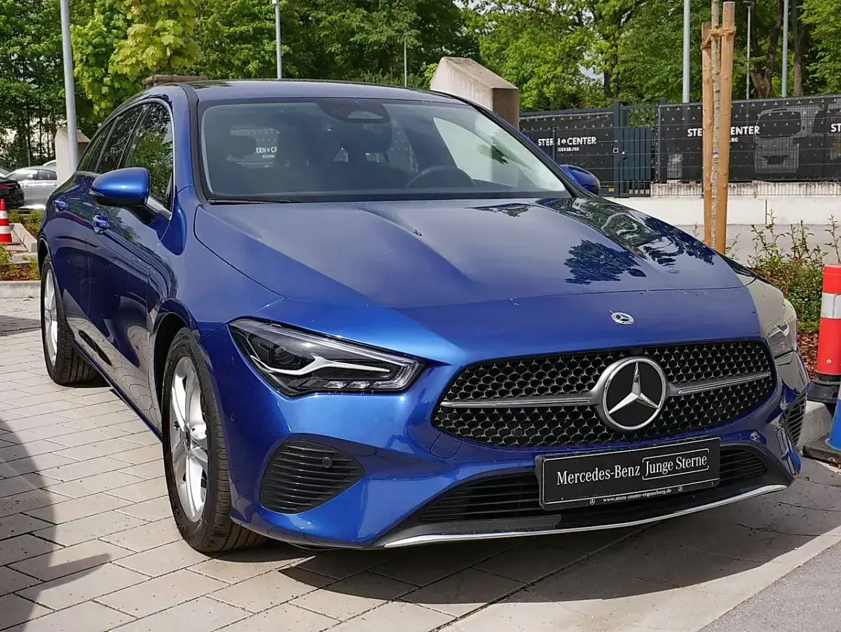 Gebraucht Mercedes CLA200 Progressive 150 PS (110 kW) 2023 Metalliclack spektralblau Kombi