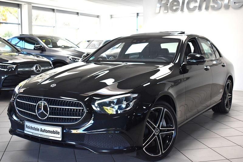 Schwarz Gebraucht 2022 Mercedes E300 Night Limousine | 38.600 € (Etwas zu teuer) - Bild 1/4