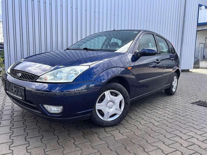 Blau Gebraucht 2003 Ford Focus Futura Limousine | 2.499 € (Etwas zu teuer) - Bild 1/4