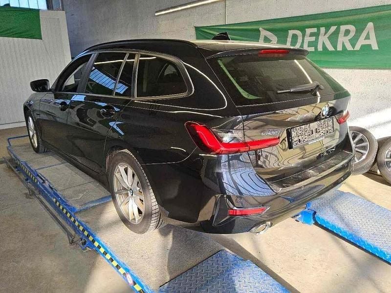 Używany BMW 320 Advantage 190 KM (139 kW) 2021 Czarny Sedan/Limuzyna
