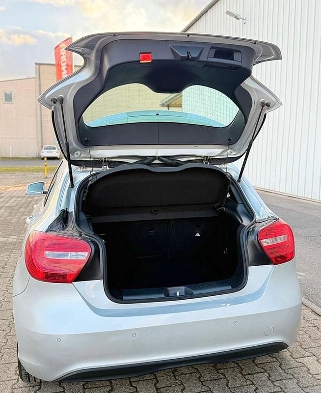 Gebraucht Mercedes A200 Urban 156 PS (114 kW) 2014 Silber Kleinwagen