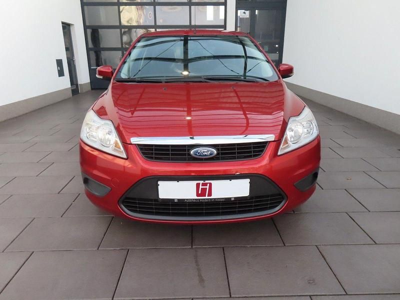 Gebraucht Ford Focus Style 101 PS (74 kW) 2009 Rot Limousine