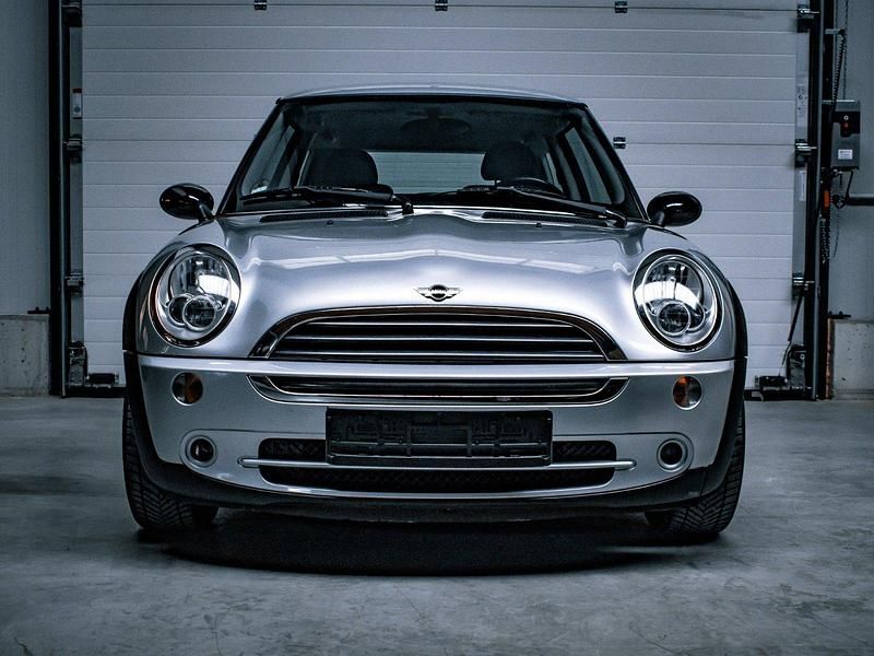 Silber Gebraucht 2006 Mini ONE Kleinwagen | 5.500 € (Teuer) - Bild 1/4