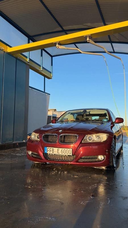 Rot Gebraucht 2008 BMW 320 Sport Line Kombi | 4.950 € (Fairer Preis) - Bild 1/4