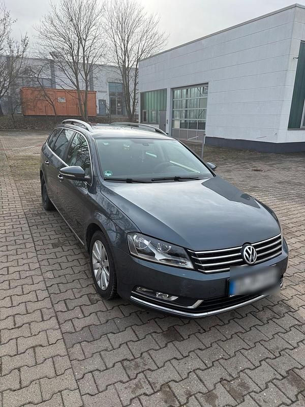 Gebraucht VW Passat 140 PS (102 kW) 2011 Grau Limousine