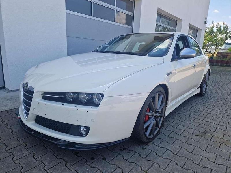 Weiß Gebraucht 2009 Alfa Romeo 159 Limousine | 15.987 € - Bild 1/4