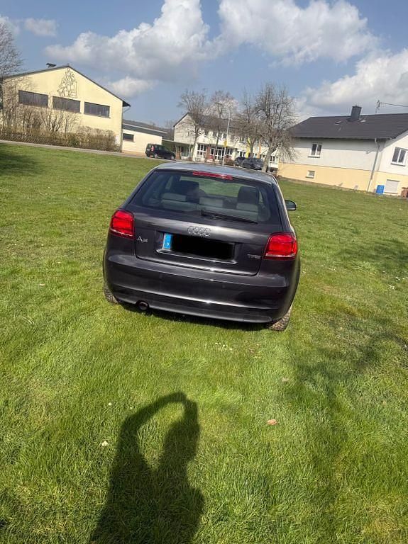 Gebraucht Audi A3 105 PS (77 kW) 2011 Grau Kleinwagen